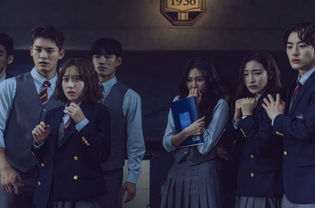 Phim học đường Hàn Quốc ngập tràn cảnh nóng bất ngờ ăn khách- Ảnh 2.