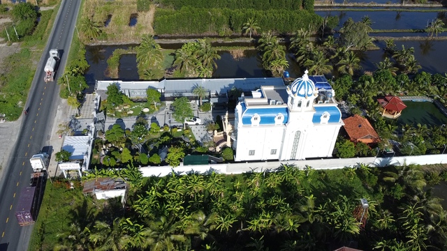 Không triển khai quyết định cho chủ 'tòa nhà đẹp nhất Cà Mau’ chuyển mục đích sử dụng đất- Ảnh 1. Không triển khai quyết định cho chủ 'tòa nhà đẹp nhất Cà Mau’ chuyển mục đích sử dụng đất- Ảnh 1.