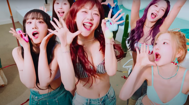 MV của nhóm nhạc nữ Kpop bị chỉ trích phản cảm vì quá khêu gợi- Ảnh 1.