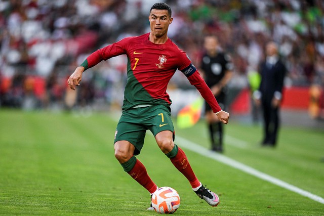 Tranh cãi nảy lửa về vị thế của Ronaldo: Nên đá chính hay ngồi dự bị?- Ảnh 1.