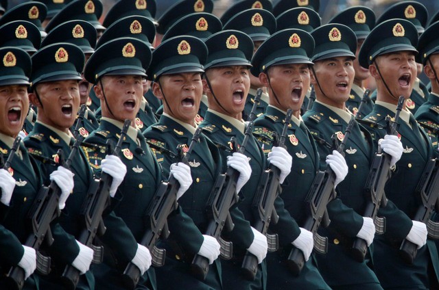 2 nhân viên quân sự Trung Quốc bán lô tài liệu mật chưa tới 100 ngàn đồng- Ảnh 1.