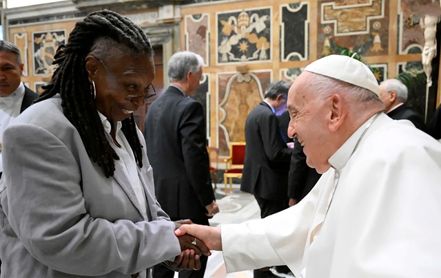 Giáo hoàng Francis gặp Whoopi Goldberg và nhiều danh hài khác tại Vatican- Ảnh 1.