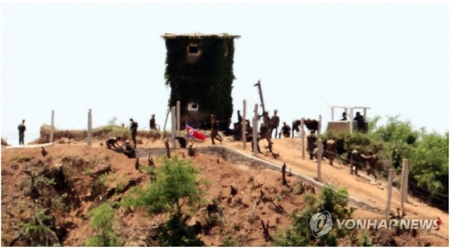 Hoạt động lạ của quân đội Triều Tiên trong khu phi quân sự liên Triều- Ảnh 1.
