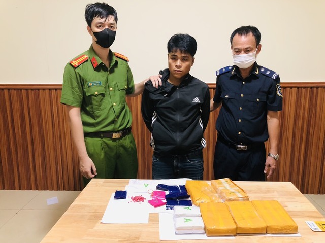 Bắt giữ nghi phạm mua 24.000 viên ma túy tại Lào mang về Việt Nam bán- Ảnh 1.