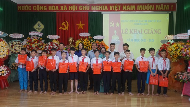 Có một ngôi trường đặc biệt mang tên Võ Hồng Sơn- Ảnh 2.