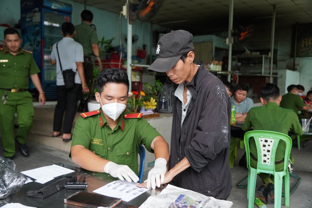 Công an TP.HCM ra quân xử lý người chăn dắt trẻ em xin ăn- Ảnh 4.