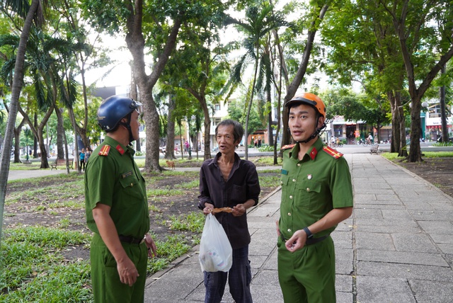 Công an TP.HCM ra quân xử lý người chăn dắt trẻ em xin ăn- Ảnh 6.