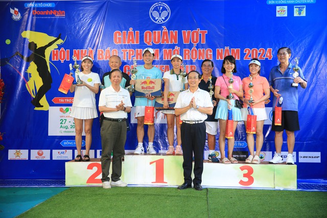 Cả 5 ngôi vô địch đều đổi chủ tại giải quần vợt Hội nhà báo TP.HCM 2024- Ảnh 3.