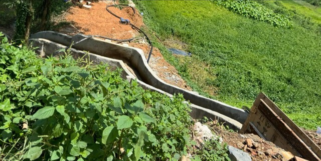 Bình Phước: Nước suối qua H.Phú Riềng bị ô nhiễm do tắc đường ống thải- Ảnh 4.