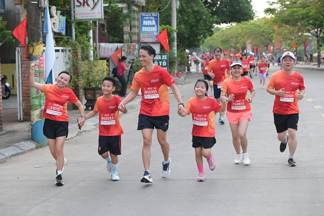 VĐV Nguyễn Trung Cường, Nguyễn Thị Oanh về nhất cự ly 21 km giải Quảng Trị Marathon- Ảnh 4.