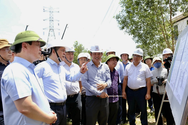 Bộ trưởng Bộ Công thương đến 'chảo lửa' thi công đường dây 500kV mạch 3- Ảnh 1.