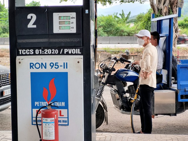 Giá xăng dầu hôm nay 17.6.2024: Giữ đà giảm nhẹ- Ảnh 1.