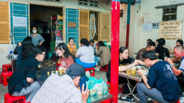 Delicious noodle dishes and mixed noodles from'ladies' that you should try in Ho Chi Minh City - Photo 3.