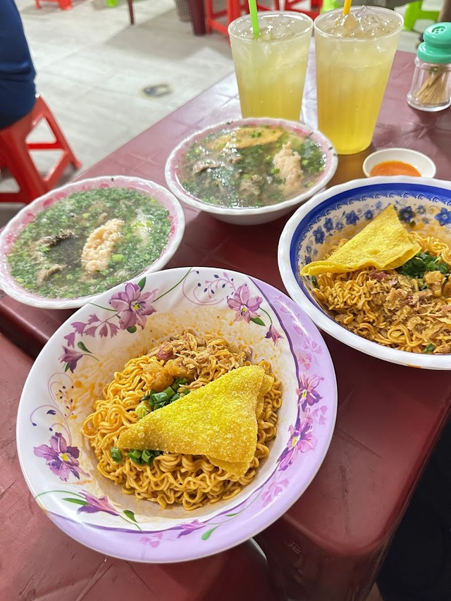 Delicious noodle dishes and mixed noodles from'ladies' that you should try in Ho Chi Minh City - Photo 4.