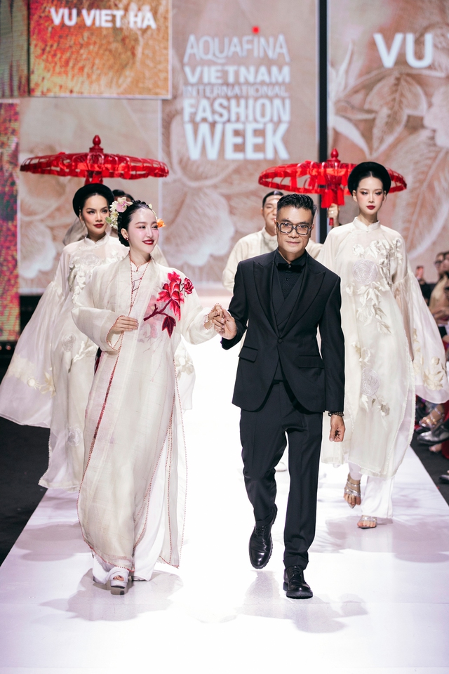 Vũ Việt Hà có show diễn ấn tượng nhất tuần lễ thời trang- Ảnh 12.