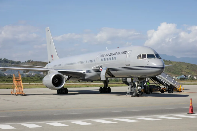 Máy bay chở Thủ tướng New Zealand bị hỏng trên đường đến Nhật Bản- Ảnh 1.