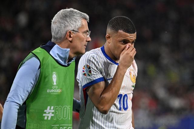 Mbappe dính chấn thương nặng gãy mũi, HLV Deschamps lo thắt ruột- Ảnh 1.