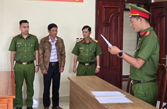 Lâm Đồng: Bắt giam 2 lãnh đạo xã liên quan vụ khai thác cát trái phép- Ảnh 2.