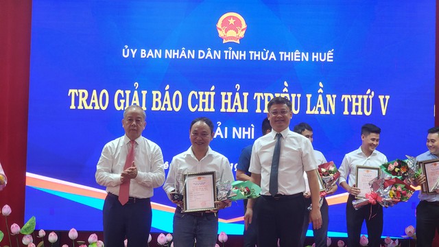 Hai nhà báo của Báo Thanh Niên nhận Giải báo chí Hải Triều lần thứ 5- Ảnh 1.