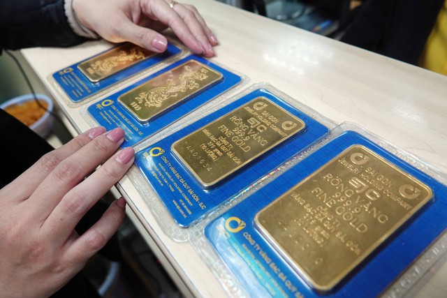 Người dân chỉ được mua bán vàng miếng SJC tại các tổ chức được cấp phép- Ảnh 1.