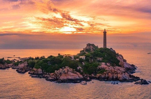 Các ngọn hải đăng đẹp của Việt Nam hấp dẫn du khách check-in hè này- Ảnh 1.