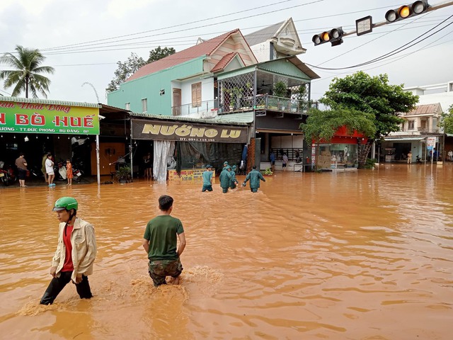 Bình Phước: Khu vực suối Đăk Woa bao giờ mới hết lo 'cứ mưa to là ngập'- Ảnh 4.