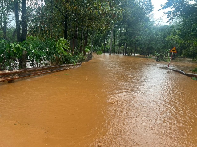 Bình Phước: Khu vực suối Đăk Woa bao giờ mới hết lo 'cứ mưa to là ngập'- Ảnh 1.