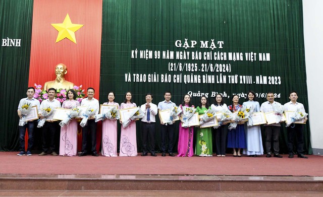 PV Thanh Niên đoạt giải A Giải báo chí Quảng Trị, giải B Giải báo chí Quảng Bình- Ảnh 4.