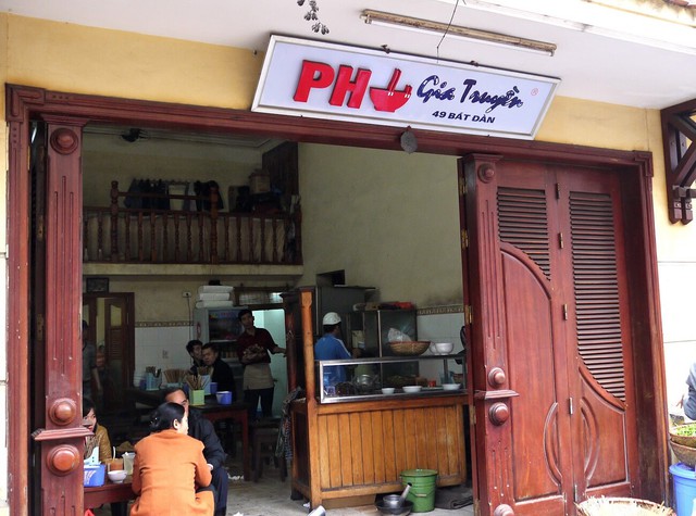 Famous beef pho restaurants loved by tourists in the capital Hanoi - Photo 2.