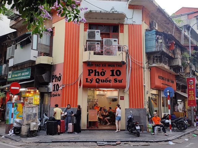 Famous beef pho restaurants loved by tourists in the capital Hanoi - Photo 5.