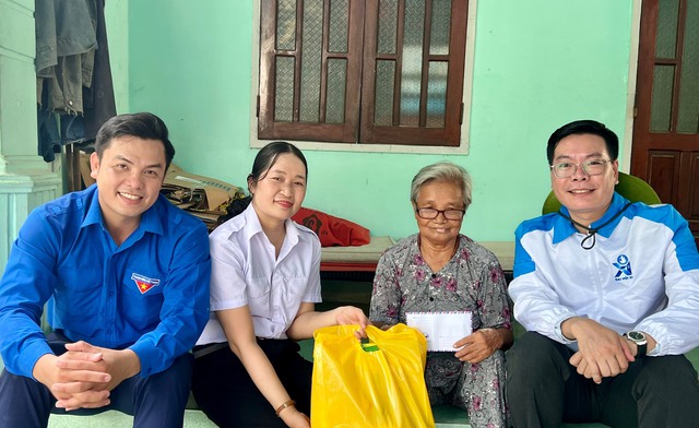 Hội Sinh viên 2 tỉnh Bình Định và Đồng Nai hỗ trợ người dân đảo Nhơn Châu- Ảnh 3.