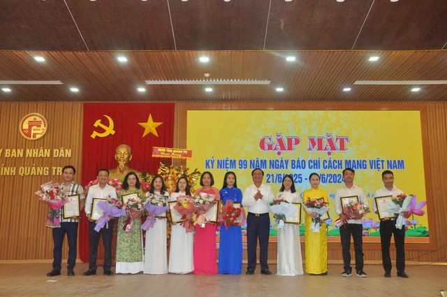 PV Thanh Niên đoạt giải A Giải báo chí Quảng Trị, giải B Giải báo chí Quảng Bình- Ảnh 1.