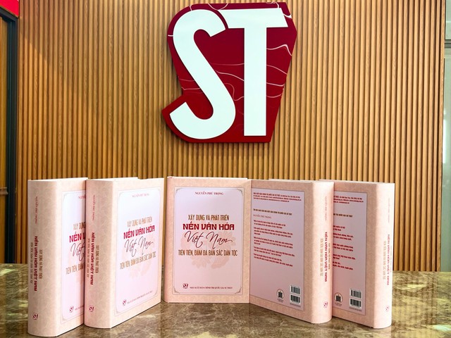 Cuốn sách của tư duy, tầm nhìn và sự tâm huyết với sự nghiệp xây dựng và phát triển nền văn hóa, con người Việt Nam- Ảnh 1. Cuốn sách của tư duy, tầm nhìn và sự tâm huyết với sự nghiệp xây dựng và phát triển nền văn hóa, con người Việt Nam- Ảnh 1.