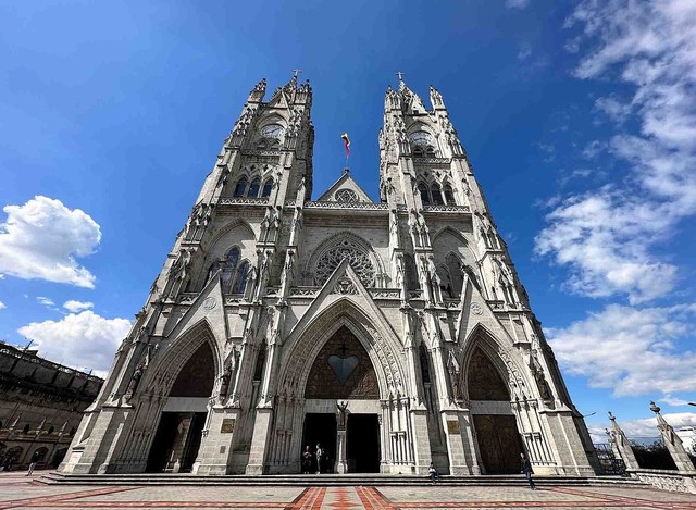 Địa điểm du lịch độc đáo tại thủ đô Quito của Ecuador- Ảnh 2.