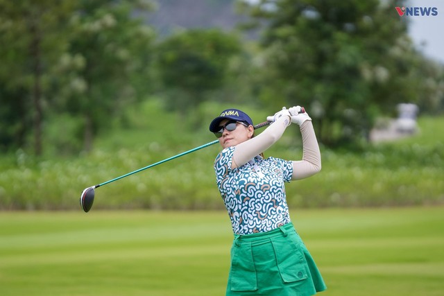 Các nữ VĐV tranh tài ở sân golf Sonadezi huyện Châu Đức (tỉnh Bà Rịa - Vũng Tàu)