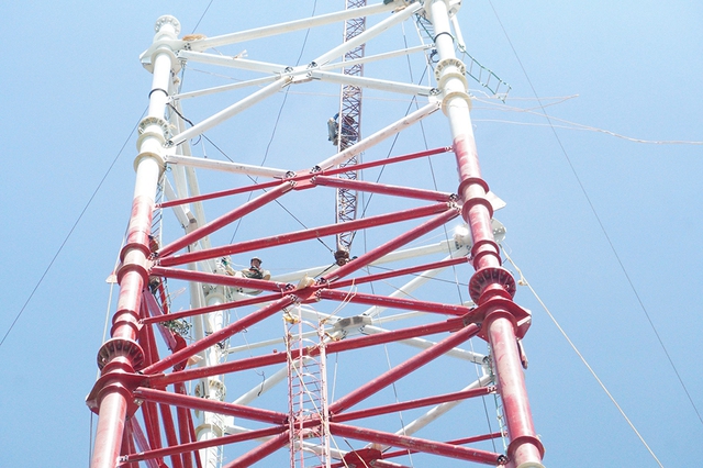 Vượt nắng gió dựng cột điện đường dây 500 kV- Ảnh 5.