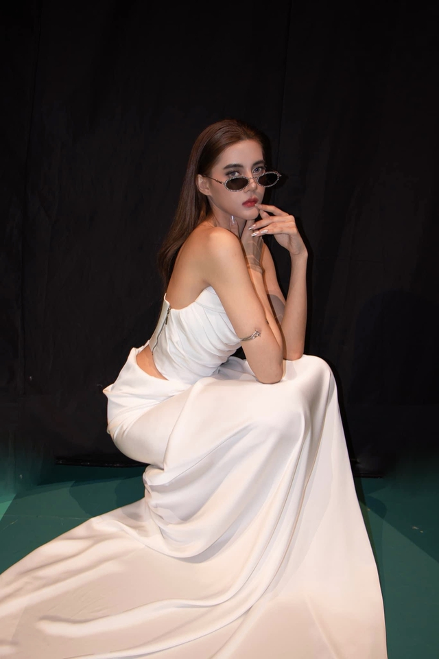 Vedette trong show diễn NTK Việt tại Asean International Fashion Week 2024 là Hoa hậu Hoàn vũ Lào- Ảnh 7.