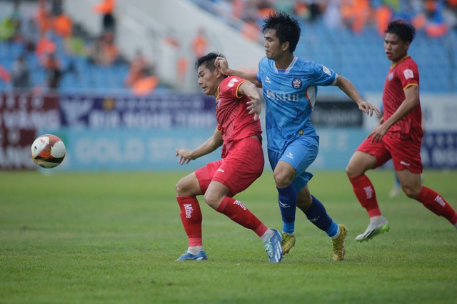 Đà Nẵng nâng cúp vô địch được thiết kế đặc biệt, Bình Phước có thể mất suất play-off- Ảnh 9.