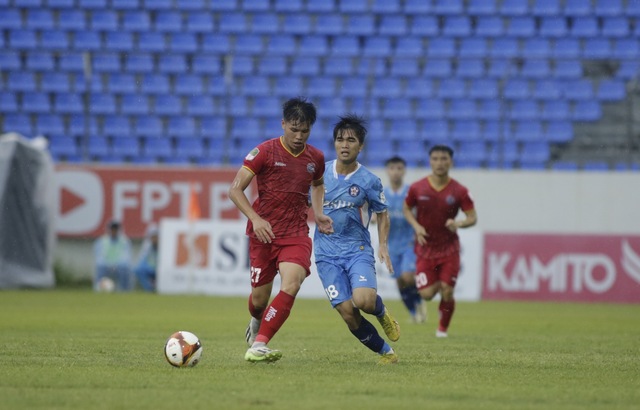 Đà Nẵng nâng cúp vô địch được thiết kế đặc biệt, Bình Phước có thể mất suất play-off- Ảnh 8.