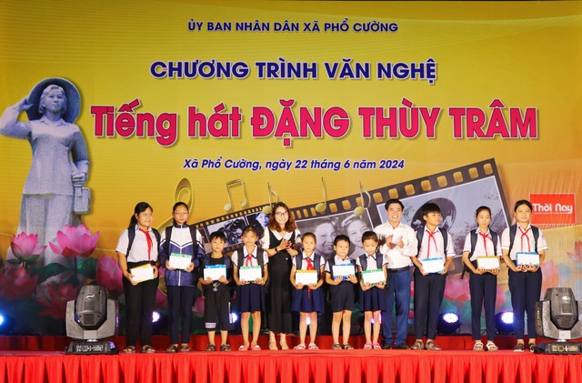 Xúc động các hoạt động tưởng niệm bác sĩ Đặng Thùy Trâm- Ảnh 2.