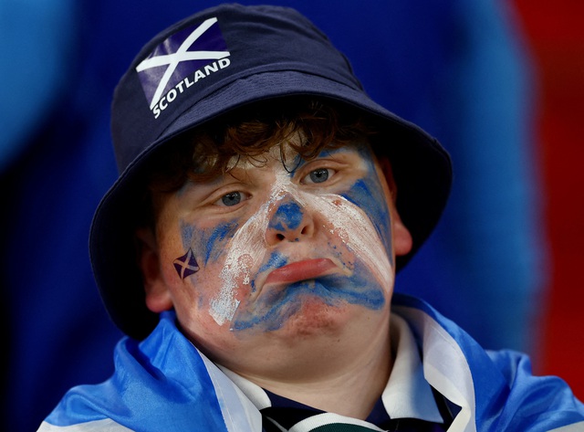 CĐV Scotland rơi nước mắt, HLV Steve Clarke tức tưởi, đòi kiện trọng tài lên UEFA- Ảnh 8.