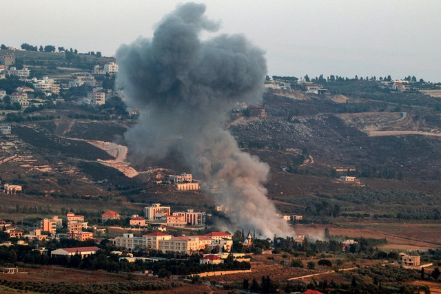 Hezbollah tấn công vị trí quân sự ở Israel, Tổng tham mưu trưởng Mỹ ra cảnh báo- Ảnh 1.