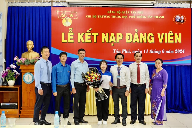 Nữ sinh TP.HCM nhận tin vui trước ngày thi tốt nghiệp THPT- Ảnh 2.