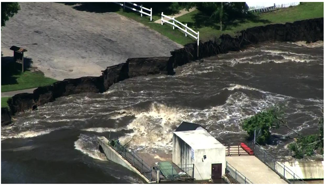 Đập nước sắp vỡ vì lũ lớn, tiểu bang Mỹ trong tình trạng báo động- Ảnh 2.