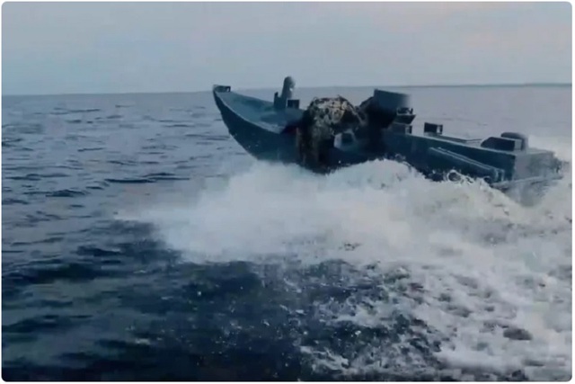 Thủy lôi từ xuồng không người lái Ukraine tiếp tục gây tổn thất cho tàu Nga?- Ảnh 1.