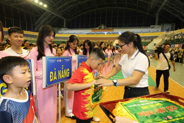 Giải cầu lông các nhóm tuổi thiếu niên 2024 thu hút gần 700 VĐV tham gia- Ảnh 4.