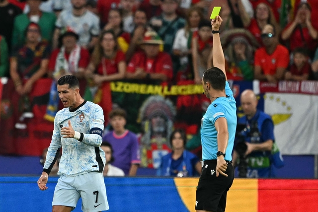 Địa chấn lớn nhất EURO 2024: Georgia đánh bại Bồ Đào Nha, khiến Ronaldo hoàn toàn 'tắt tiếng'- Ảnh 2.