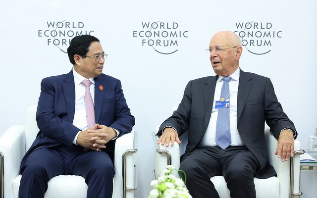 Chủ tịch WEF xem Việt Nam như hình mẫu, ấn tượng với thông điệp của Thủ tướng- Ảnh 1.