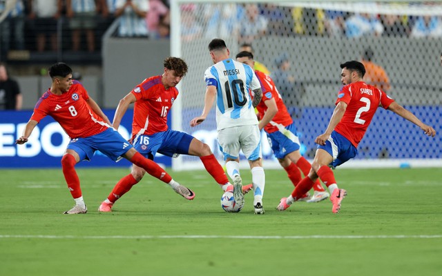 Copa America 2024: Messi's efforts help Argentina conquer rival Chile at the last minute - Photo 2.