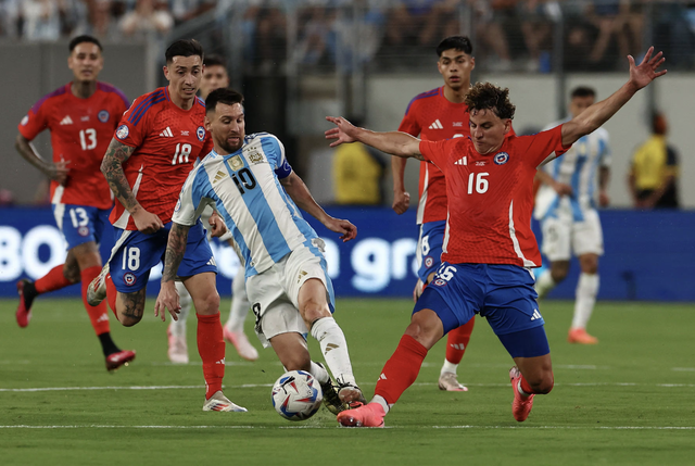 Copa America 2024: Messi's efforts help Argentina conquer rival Chile at the last minute - Photo 1.